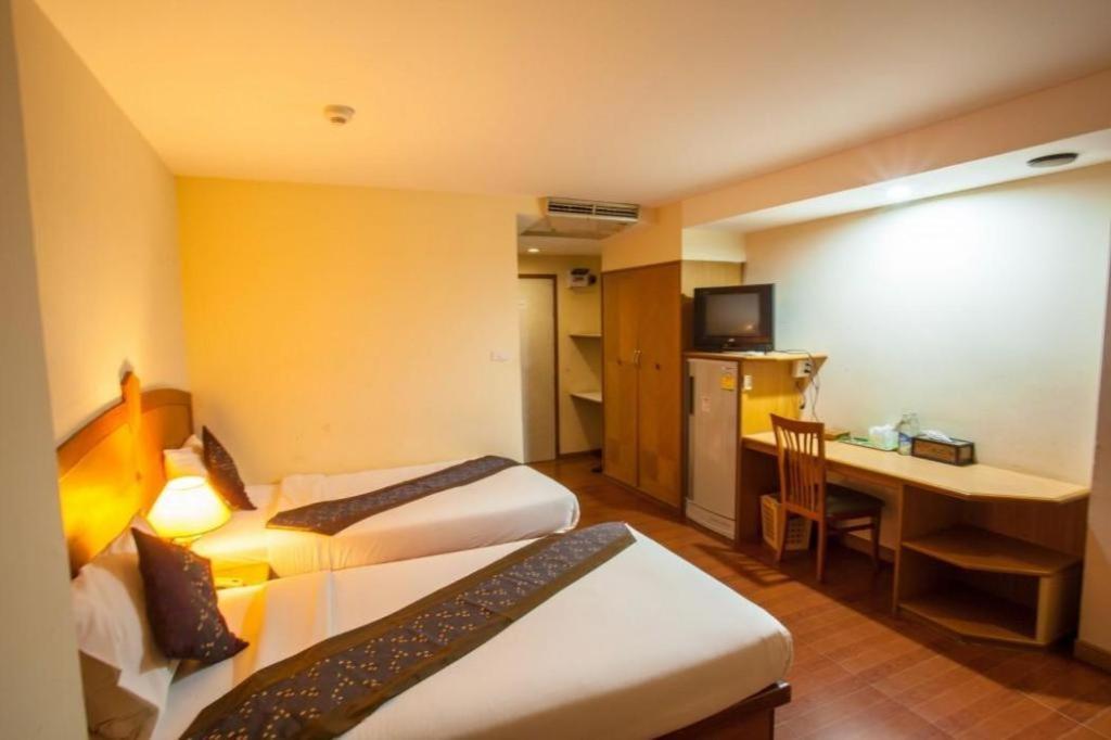 Nh Elegant Hotel Sakon Nakhon Exterior photo
